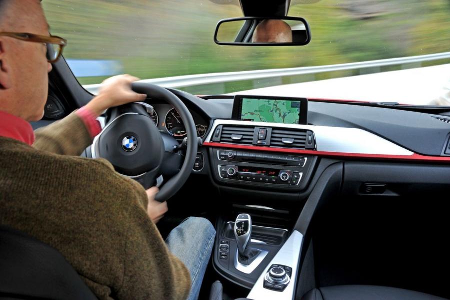  BMW 3-Series 2012 года  (фото 23 из 191)